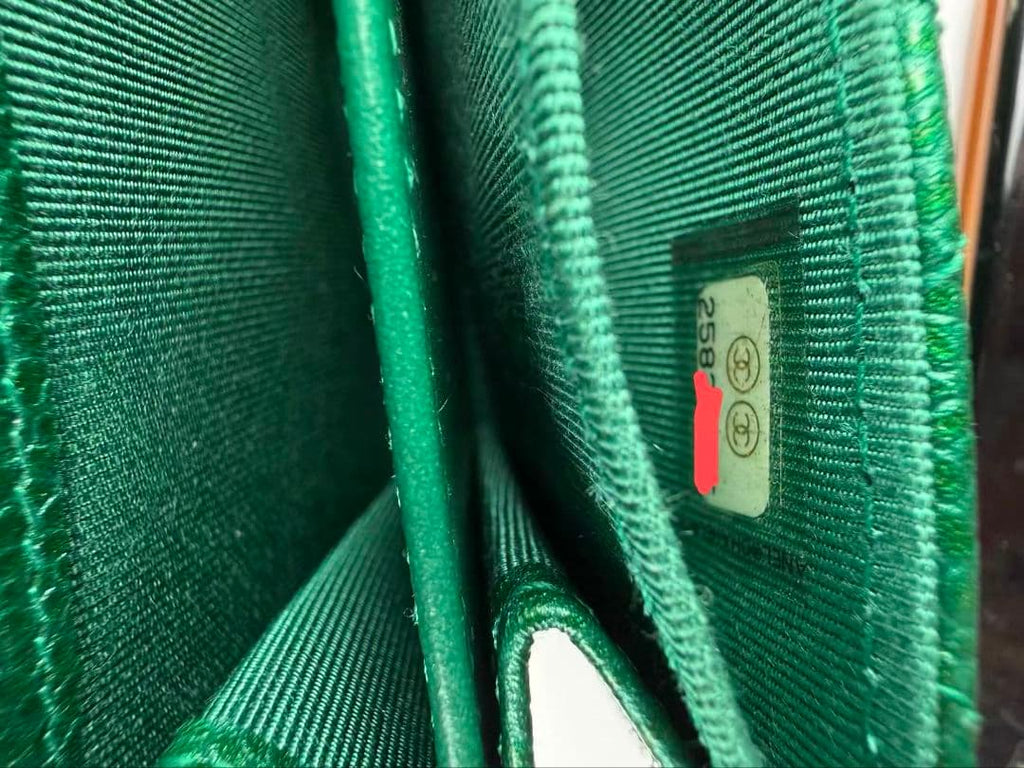 Chanel Emerald Green Metallic Caviar Leather Card Case — view 7
