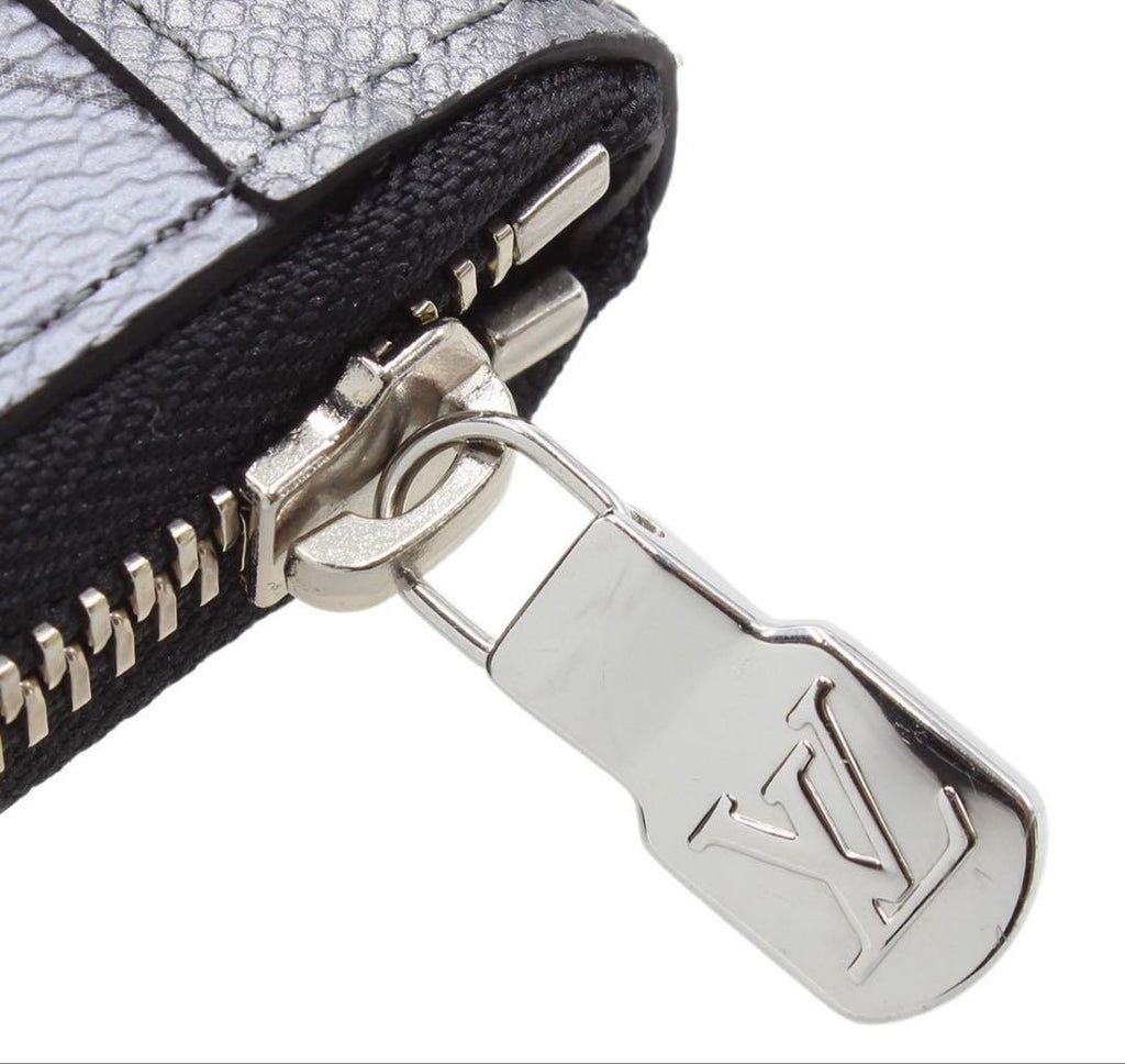 Louis Vuitton New Taigarama Zippy Vertical Wallet