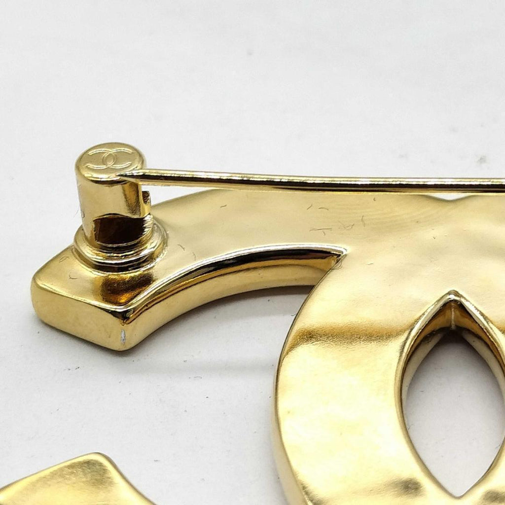 Chanel Brooch CC Logo Gold Pink Clover — view 5