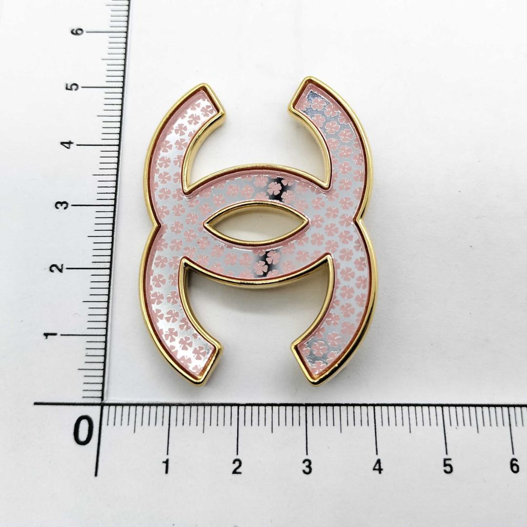 Chanel Brooch CC Logo Gold Pink Clover — view 8