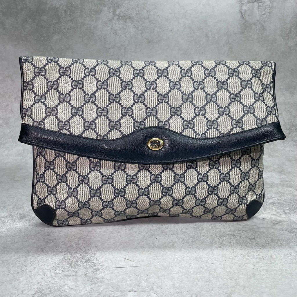 Gucci GG Clutch Navy Beige Logo Leather — view 2