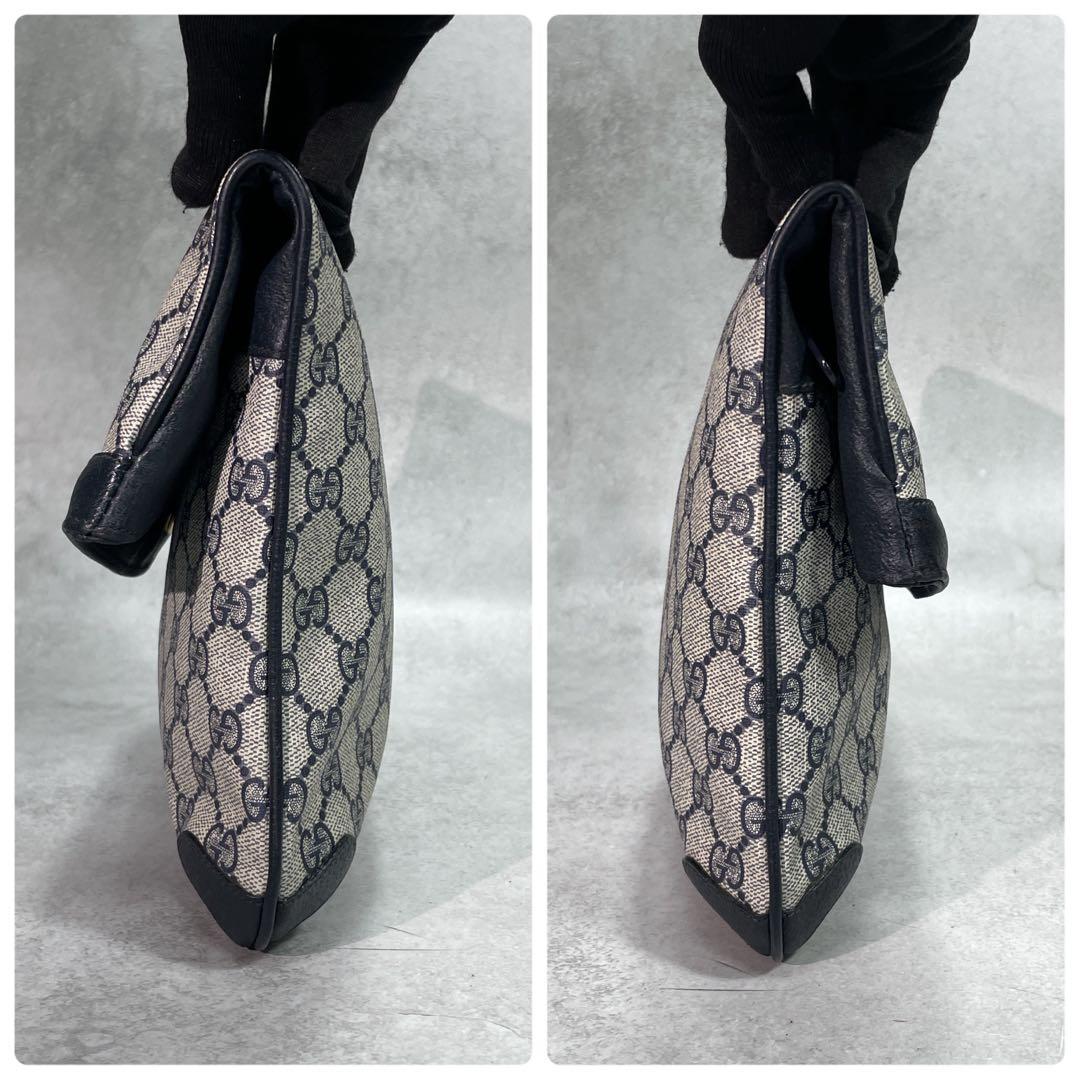 Gucci GG Clutch Navy Beige Logo Leather — view 6