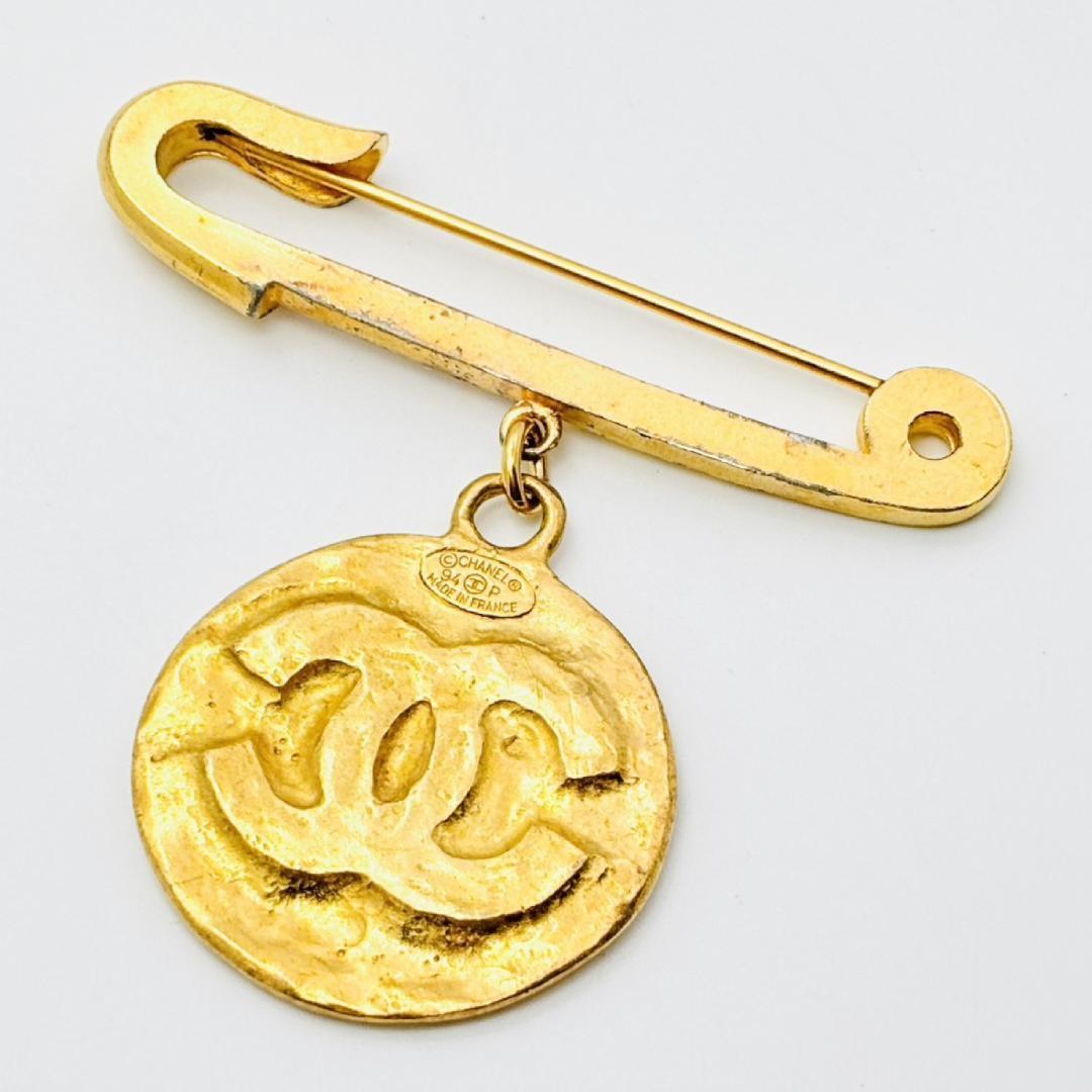 Chanel Brooch CC Logo Gold Safety — view 2