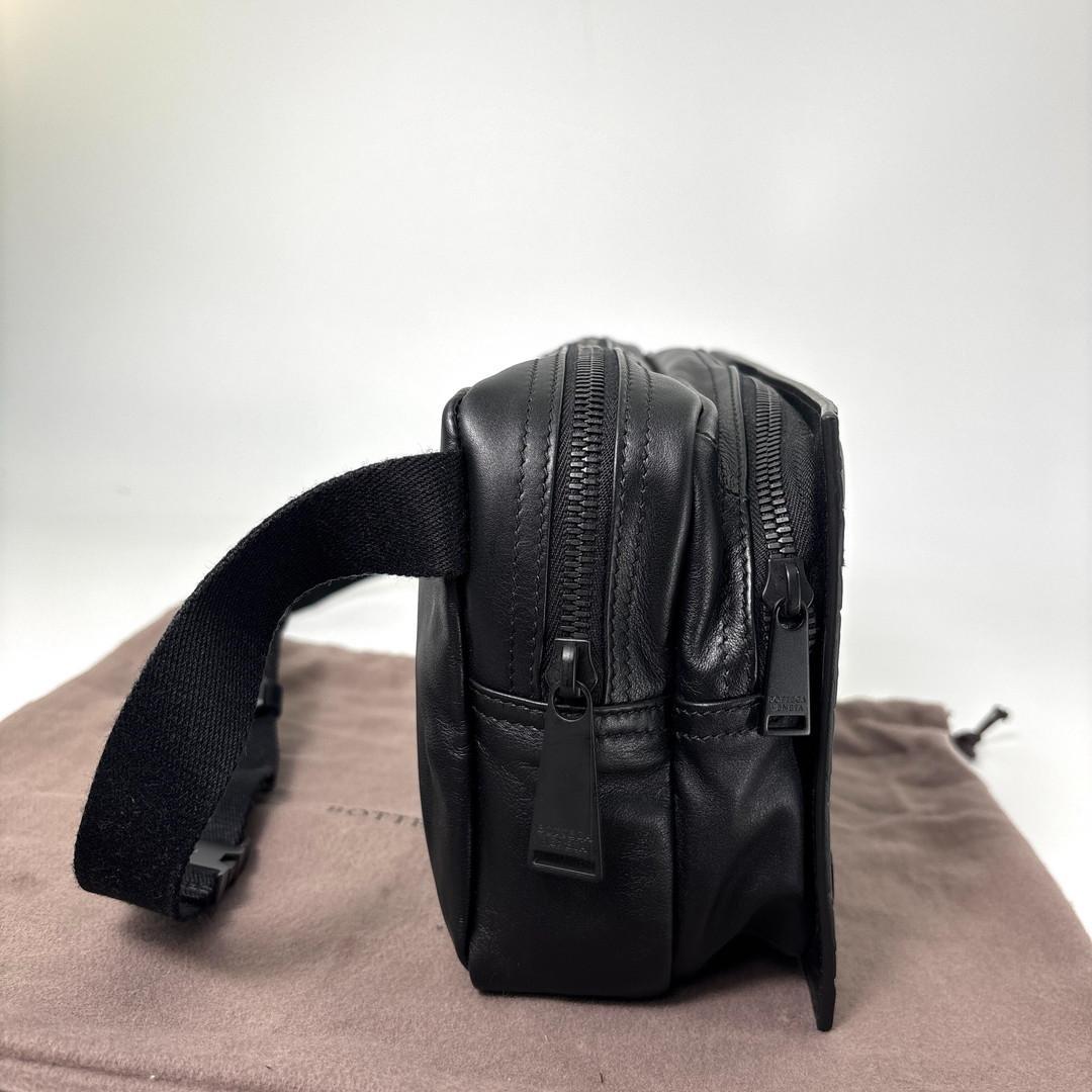 Bottega Veneta Intrecciato Belt Bag Black — view 4