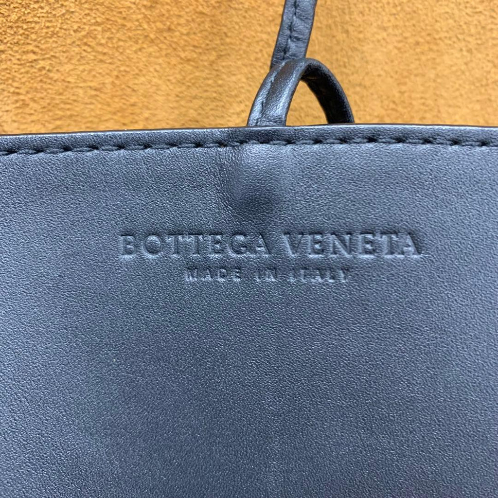 Bottega Veneta Basket Large Leather Logo Tote Black — view 8