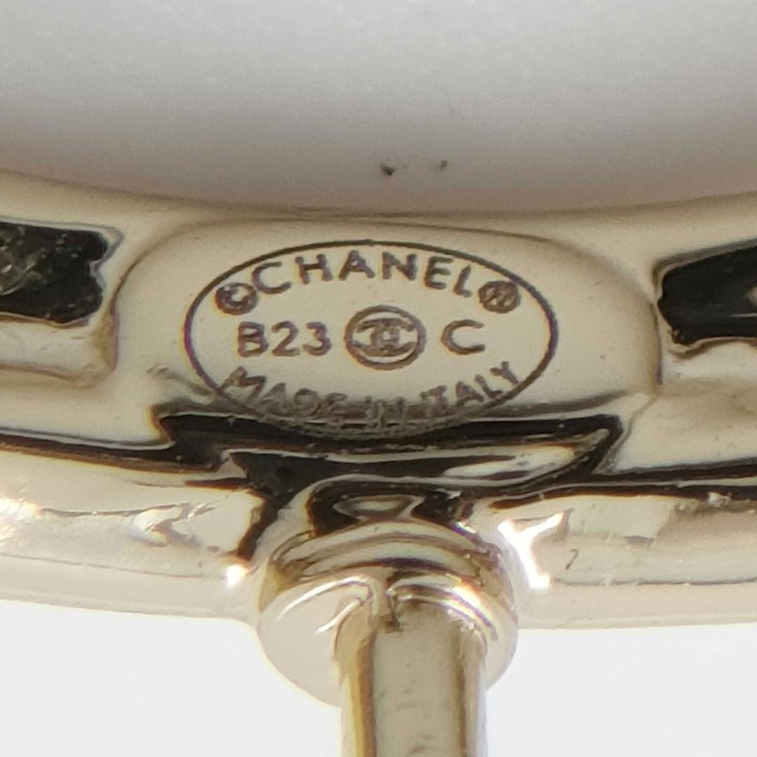Chanel Brooch CC Logo Gold Quilted Bag — view 5