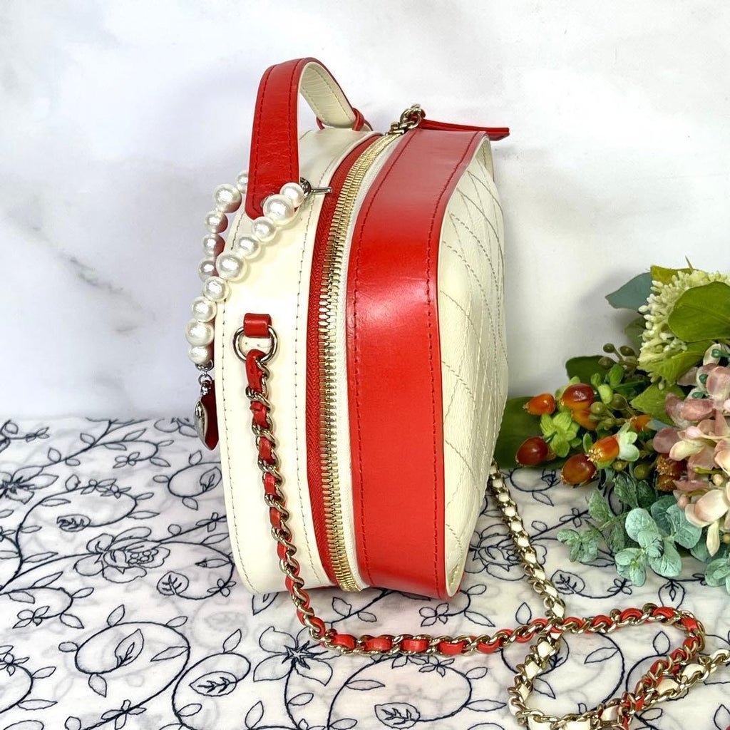 Chanel Camera Bag Quilted Chain — view 8
