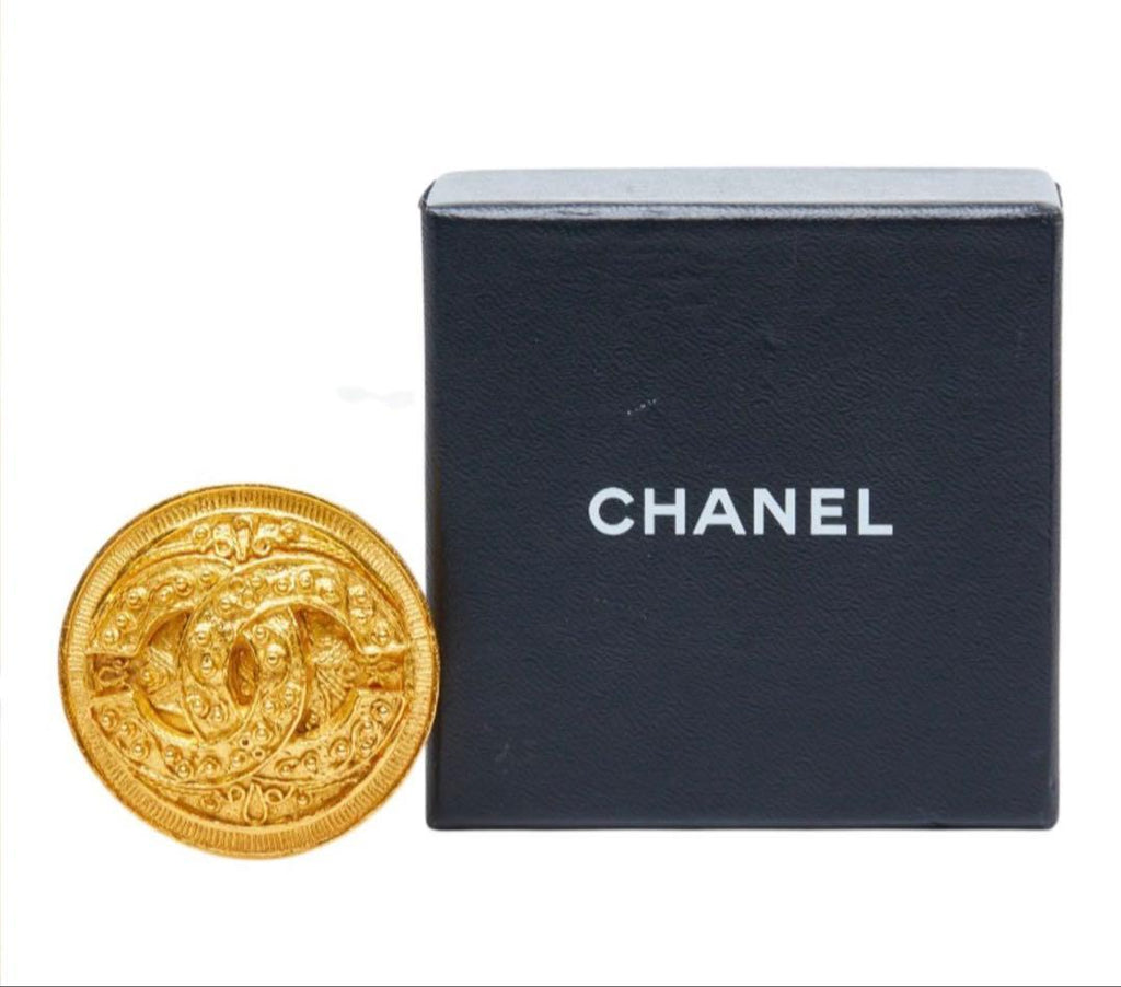 Chanel CC Logo Vintage Round Brooch — view 2