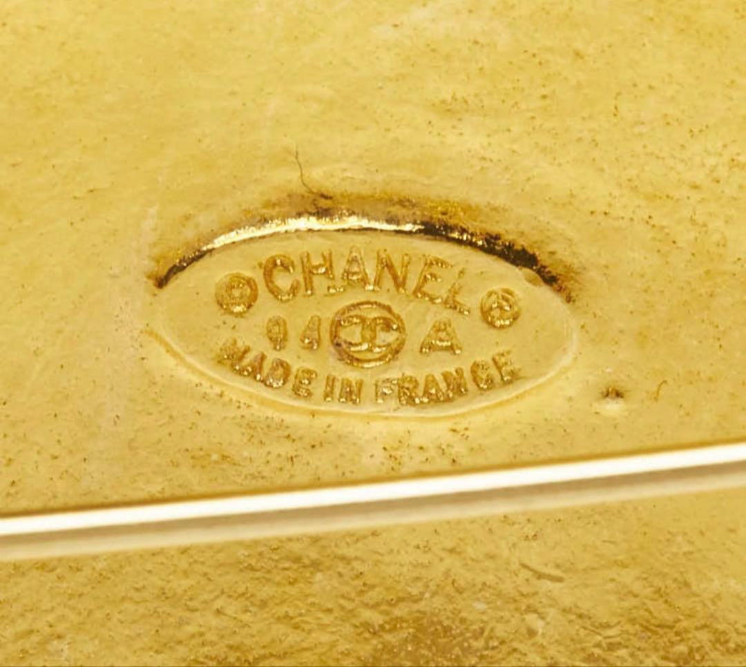 Chanel CC Logo Vintage Round Brooch — view 4