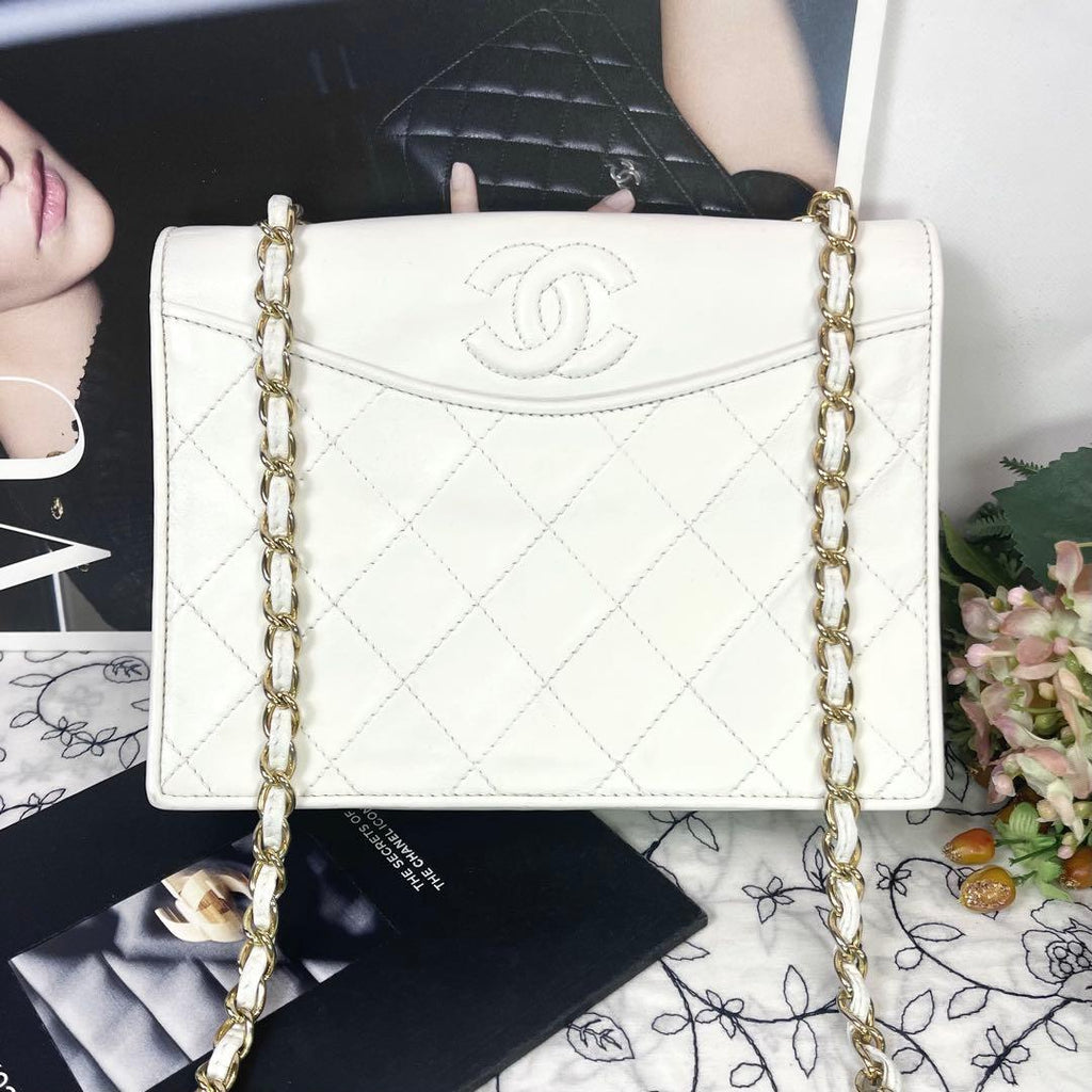 Chanel Vintage Quilted CC Logo Bag White — view 2