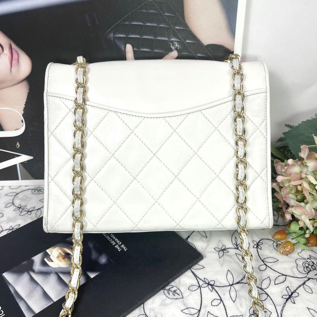 Chanel Vintage Quilted CC Logo Bag White — view 3