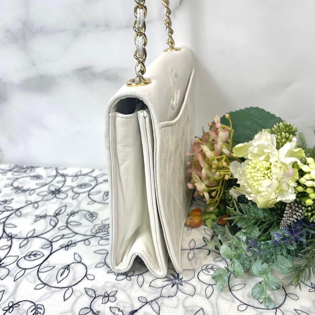 Chanel Vintage Quilted CC Logo Bag White — view 6
