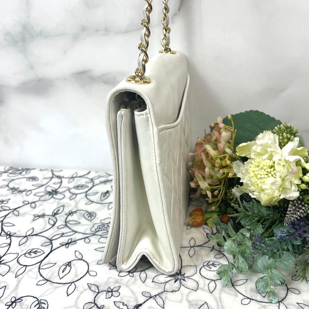 Chanel Vintage Quilted CC Logo Bag White — view 7