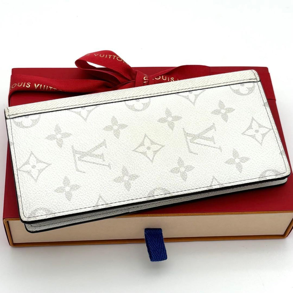 Louis Vuitton Portefeuille Brazza NM Taigarama White Wallet