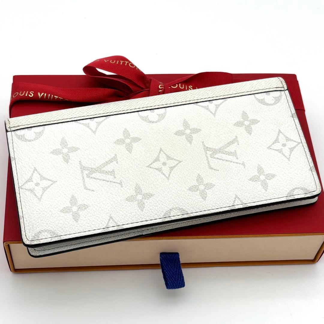 Louis Vuitton Portefeuille Brazza NM Taigarama White Wallet