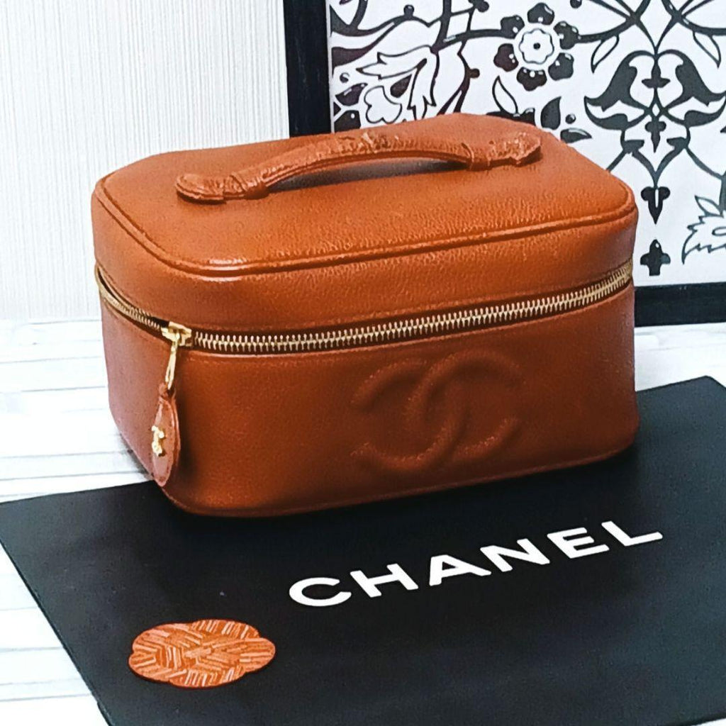 Chanel Vanity Pouch Caviar Leather Red CC Logo Gold