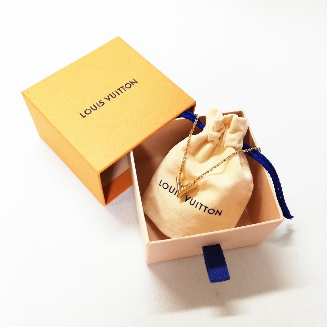 Louis Vuitton Necklace Essential Gold Simple