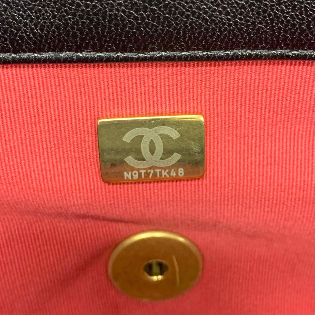 Chanel 19 CC Logo Ta on Rock Chain on Shoulder Bag — view 7