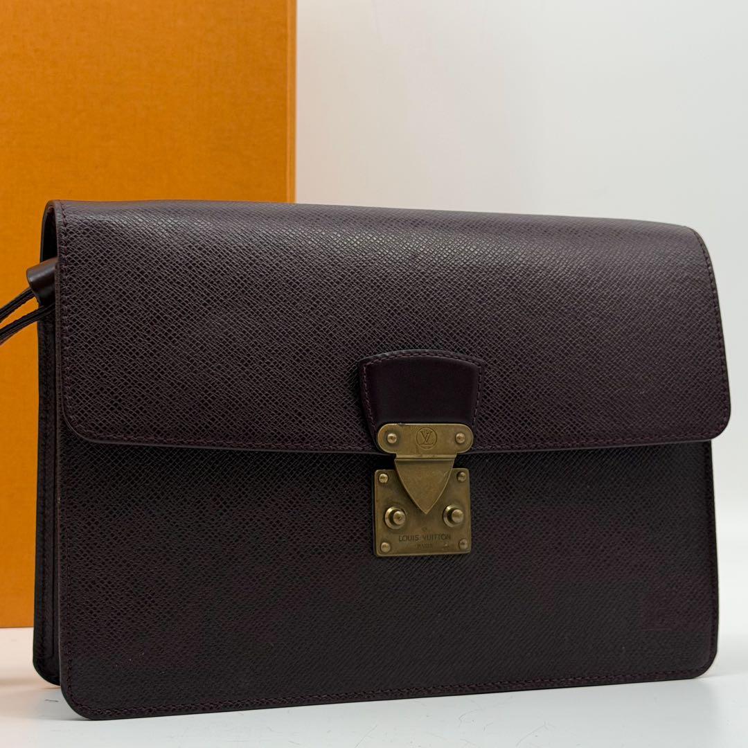 Louis Vuitton Pochette Clado Taiga Acajou Second Bag