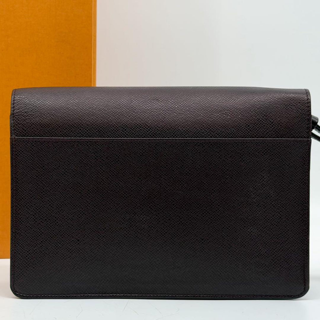 Louis Vuitton Pochette Clado Taiga Acajou Second Bag — view 3