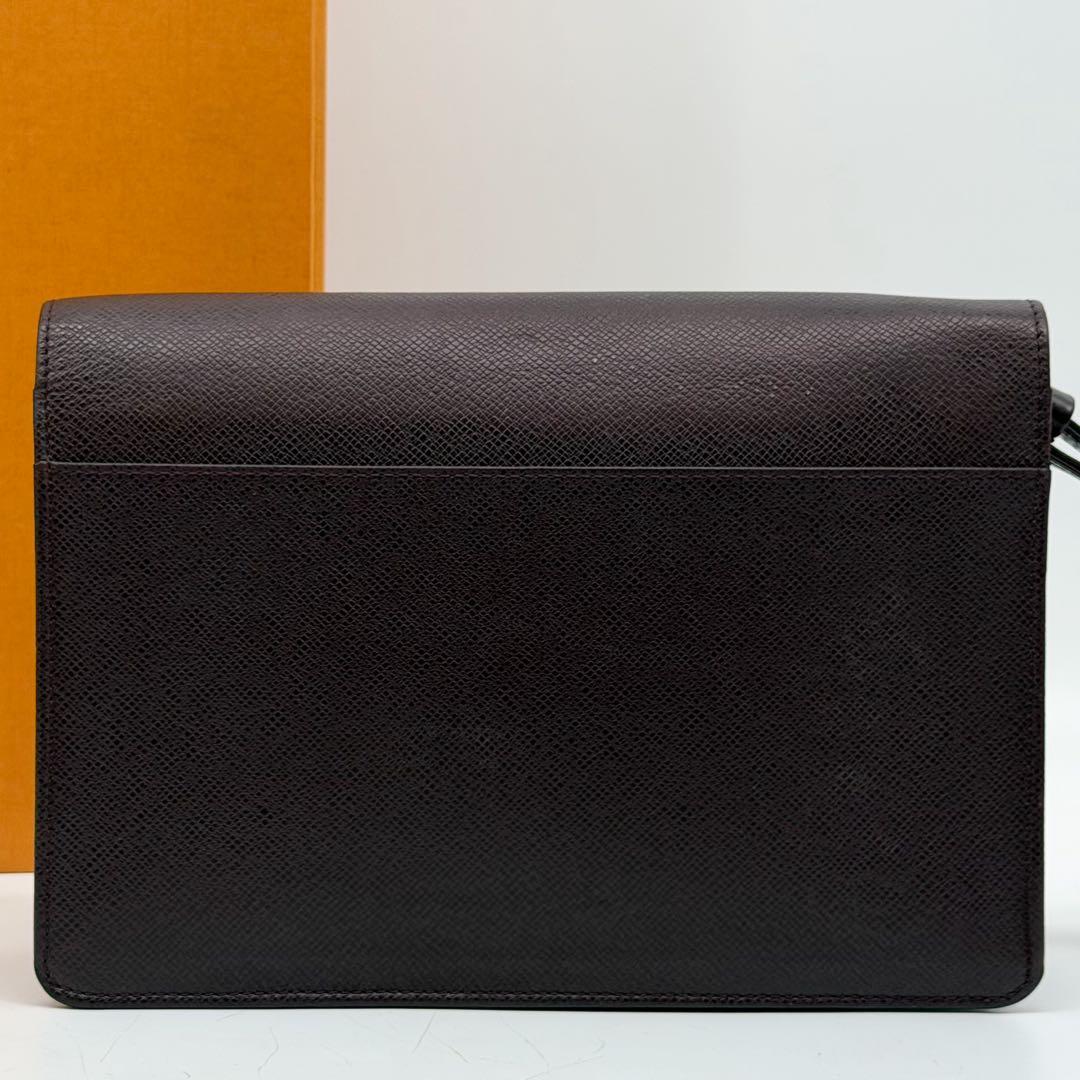 Louis Vuitton Pochette Clado Taiga Acajou Second Bag — view 3