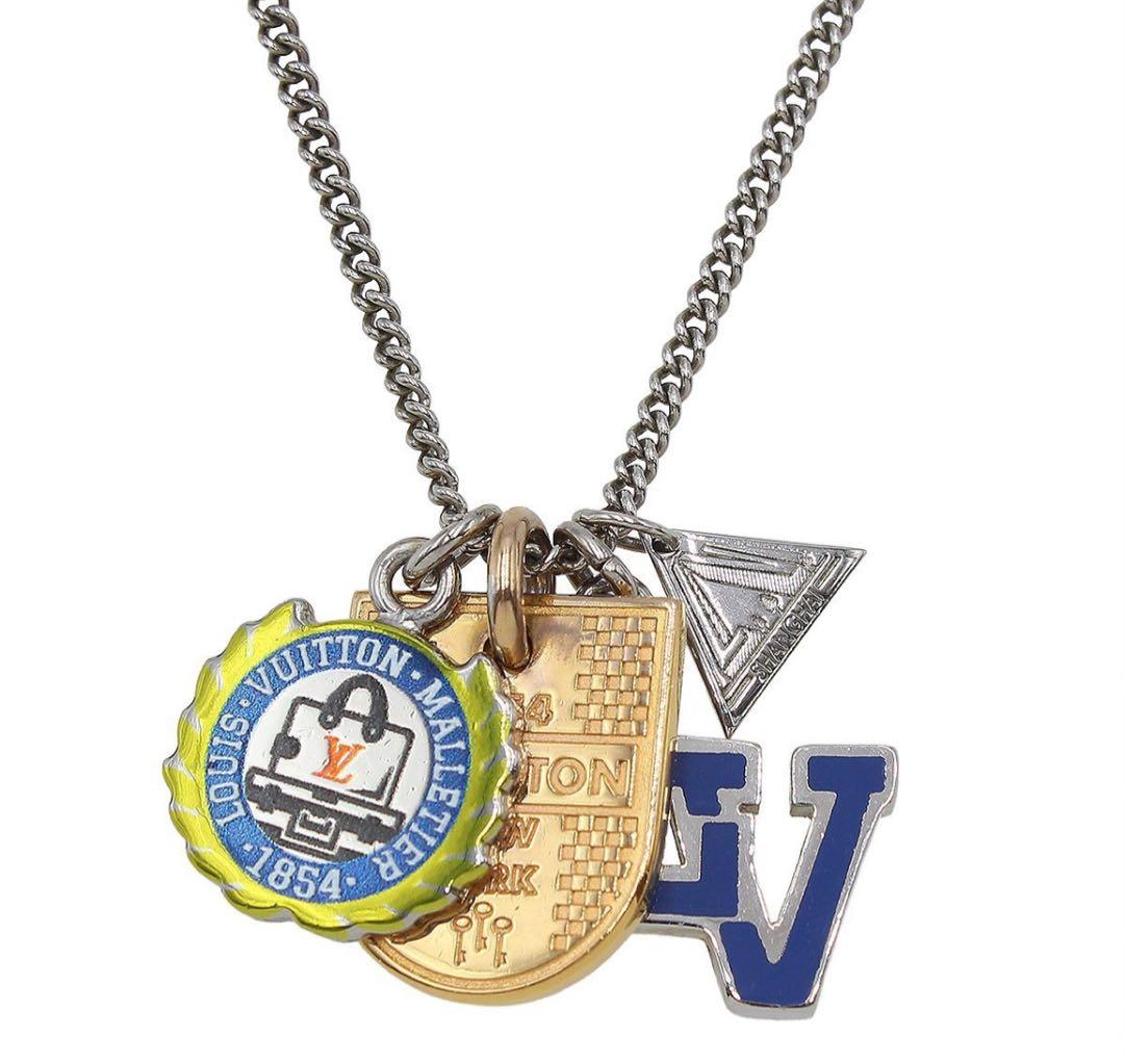 Louis Vuitton Collier Charms League Initial Necklace