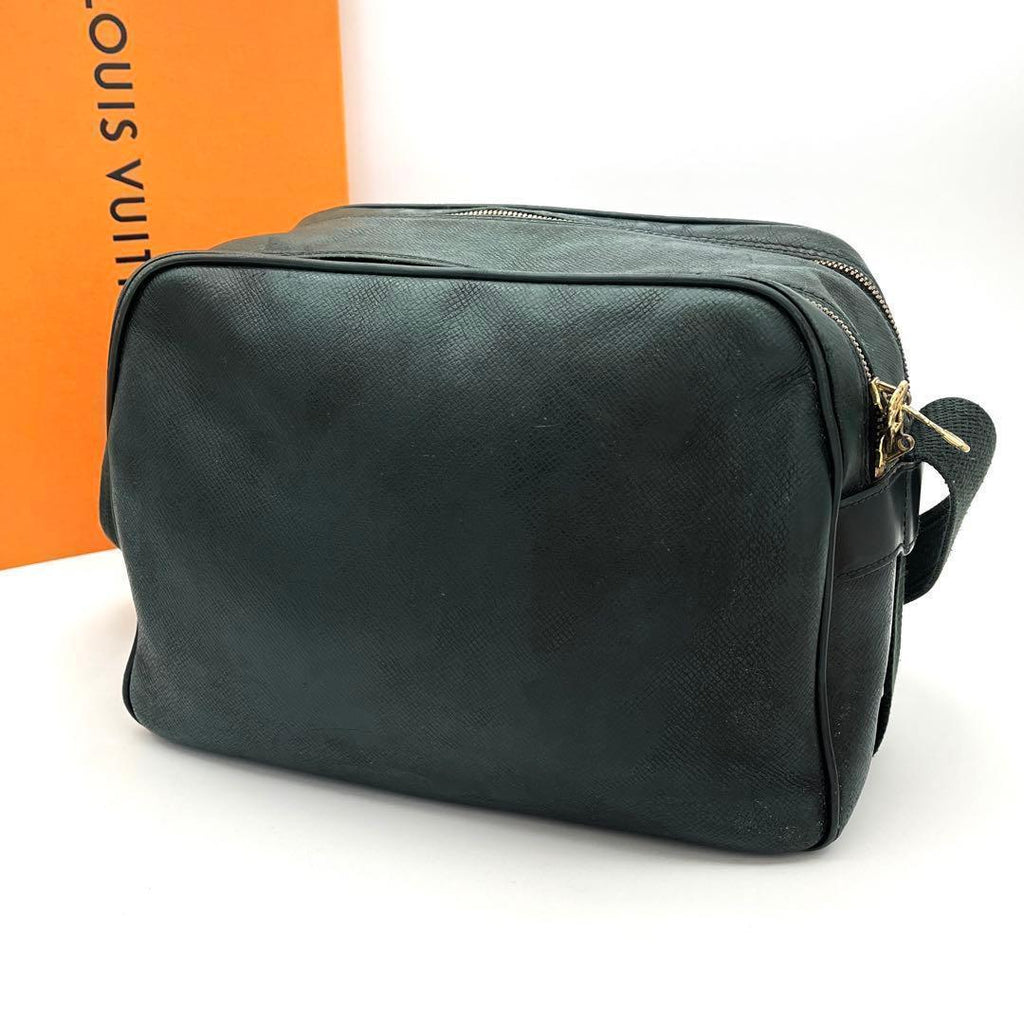 Louis Vuitton Taiga Reporter PM Shoulder Bag Epi Sea Green — view 2