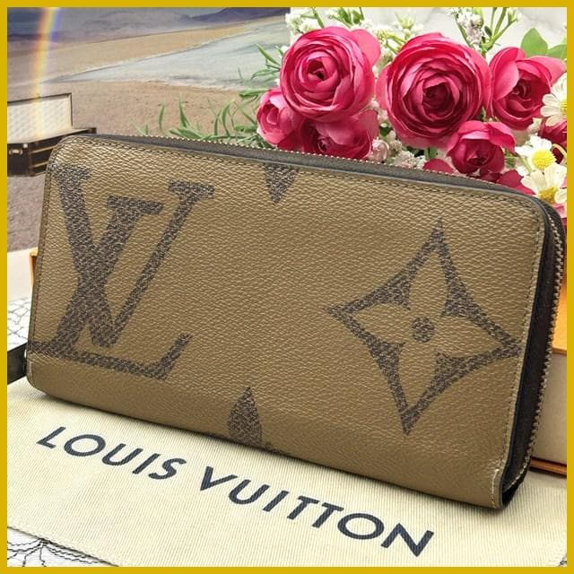 Louis Vuitton Monogram Giant Reverse Zippy Wallet