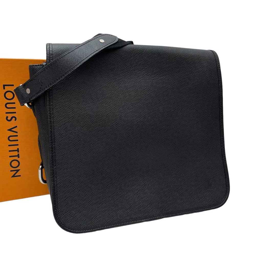 Louis Vuitton Taiga Leather Andrei Shoulder Messenger Bag