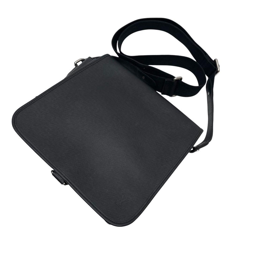 Louis Vuitton Taiga Leather Andrei Shoulder Messenger Bag — view 3
