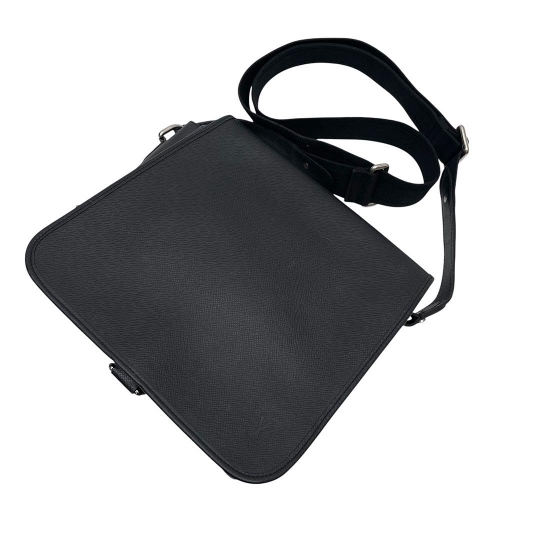 Louis Vuitton Taiga Leather Andrei Shoulder Messenger Bag — view 3