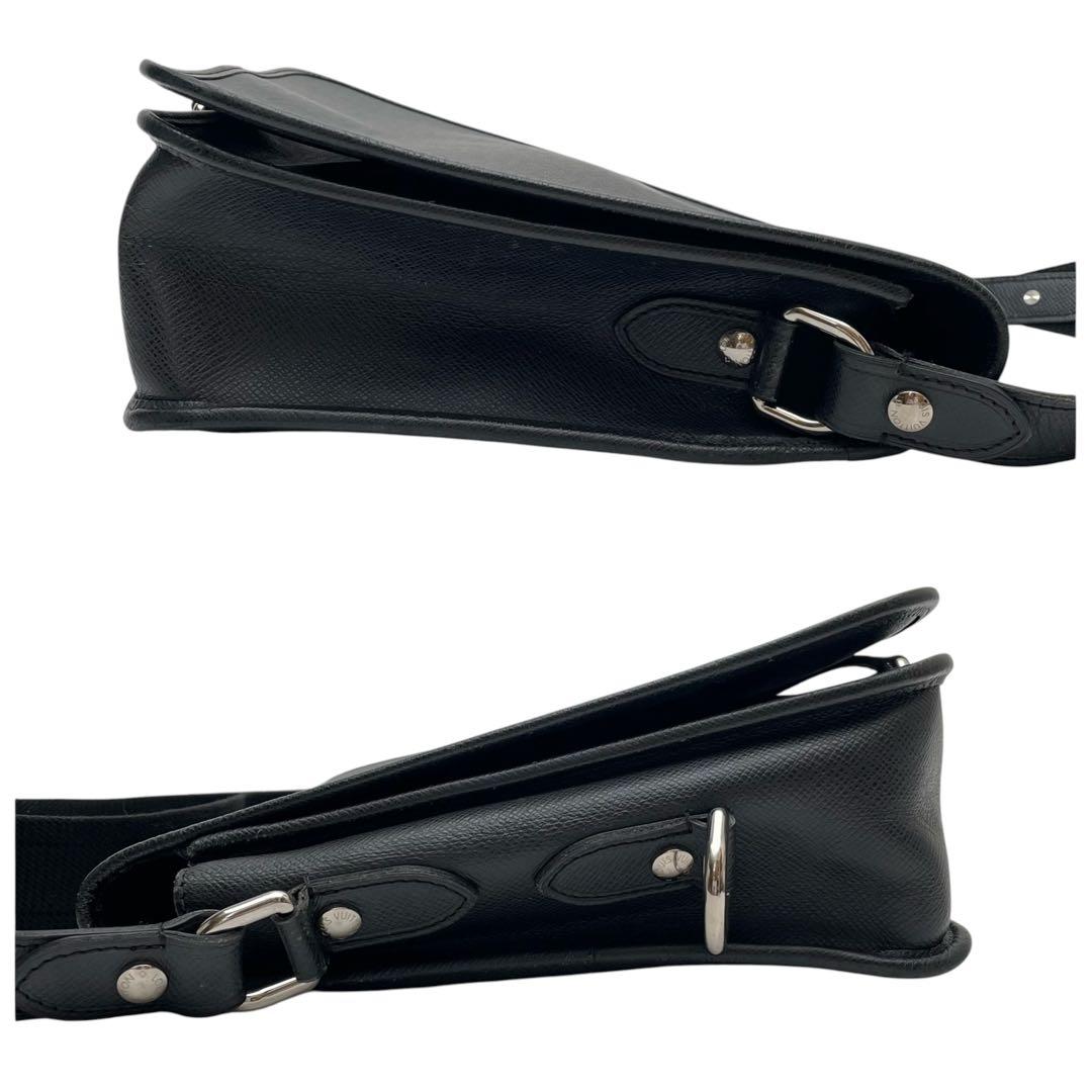 Louis Vuitton Taiga Leather Andrei Shoulder Messenger Bag — view 4