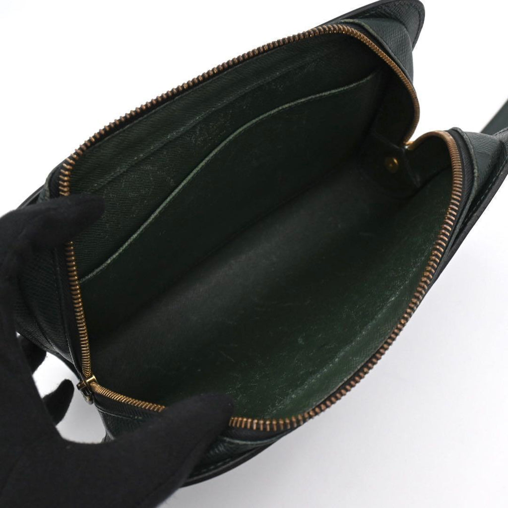 Louis Vuitton Taiga Baikal Second Epi Sea Clutch — view 3