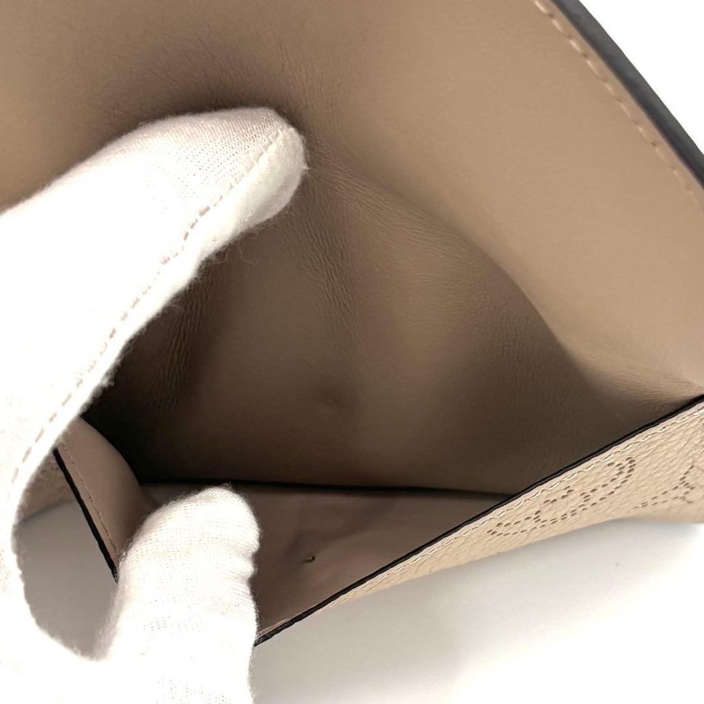 Louis Vuitton Wallet Monogram Mahina Card Holder Recto Verso — view 4