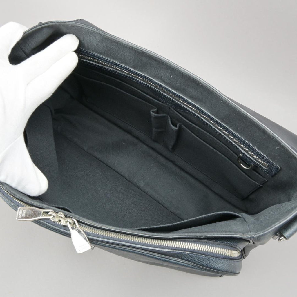 Louis Vuitton Vasili GM 2-Way Business Bag Taiga Leather Navy — view 6