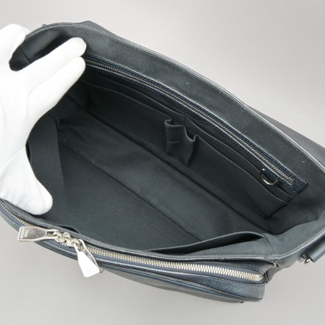 Louis Vuitton Vasili GM 2-Way Business Bag Taiga Leather Navy — view 6