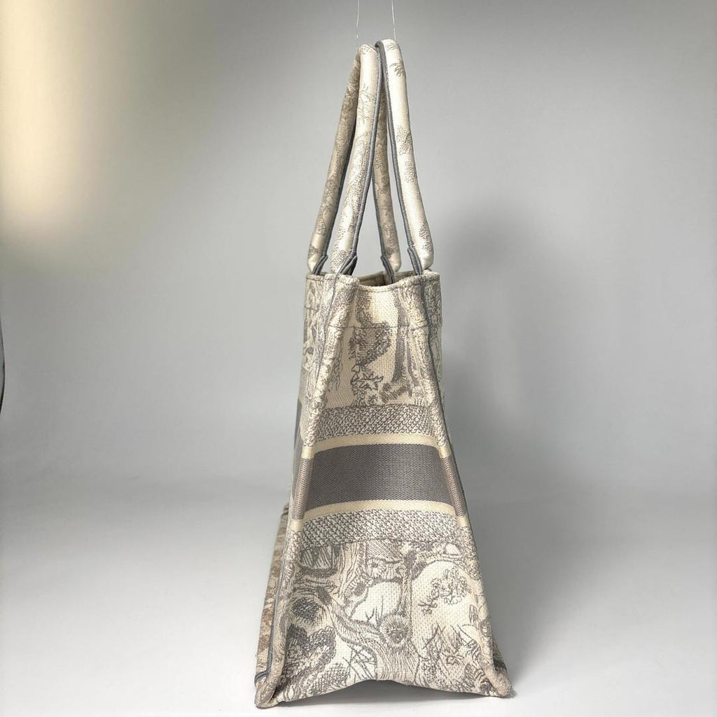 Dior Super Book Tote Bag Medium Toile de Jouy — view 4