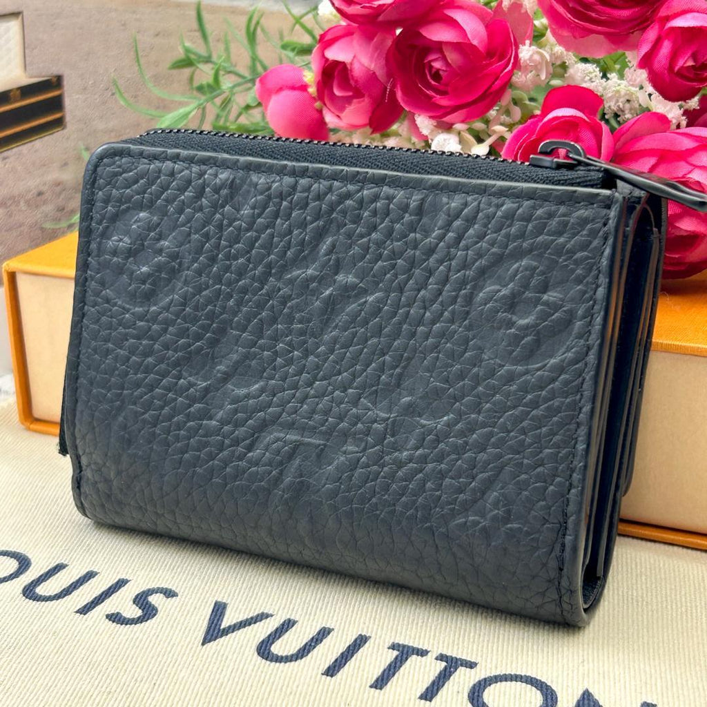 Louis Vuitton Monogram Taurillon Portefeuille Pilot Wallet — view 2