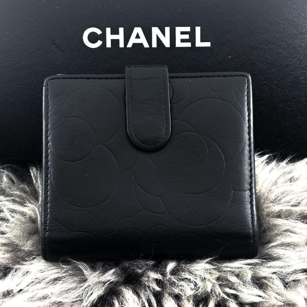 Chanel Wallet Camellia Hook Bifold — view 2