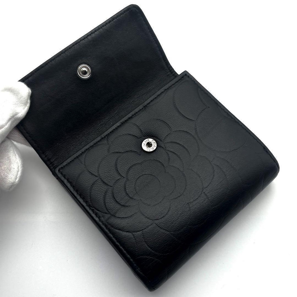 Chanel Wallet Camellia Hook Bifold — view 5