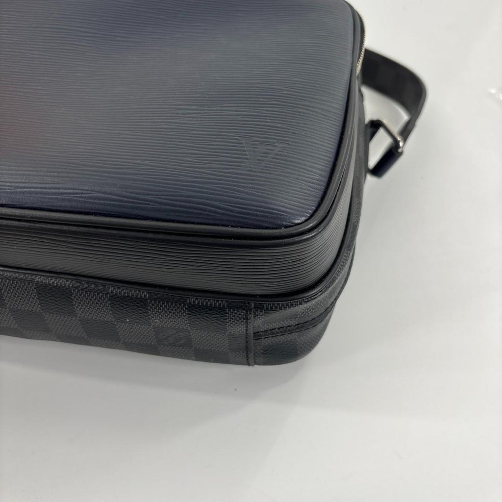 Louis Vuitton Epi Damier Graphite Messenger Bag Black — view 8