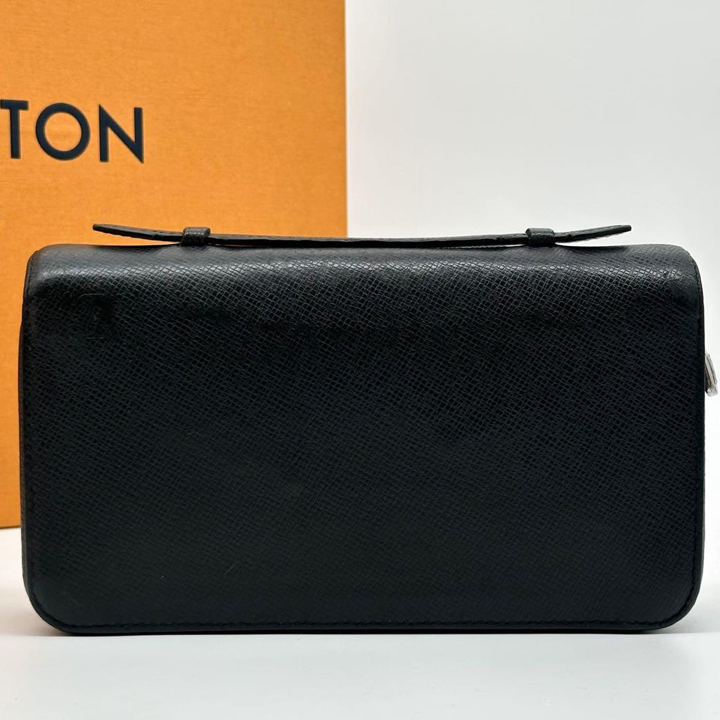 Louis Vuitton Zippy XL Taiga Black Round Wallet — view 2