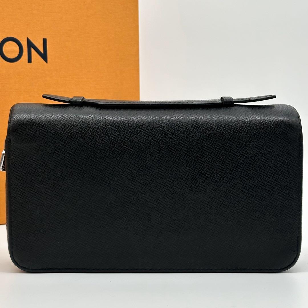 Louis Vuitton Zippy XL Taiga Black Round Wallet — view 3