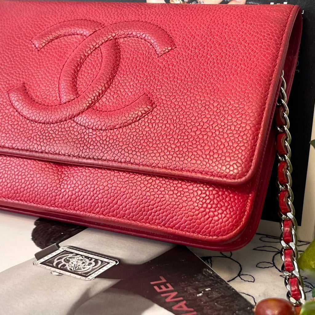 Chanel Chain Wallet Jumbo CC Logo Caviar Leather Red Shoulder — view 4