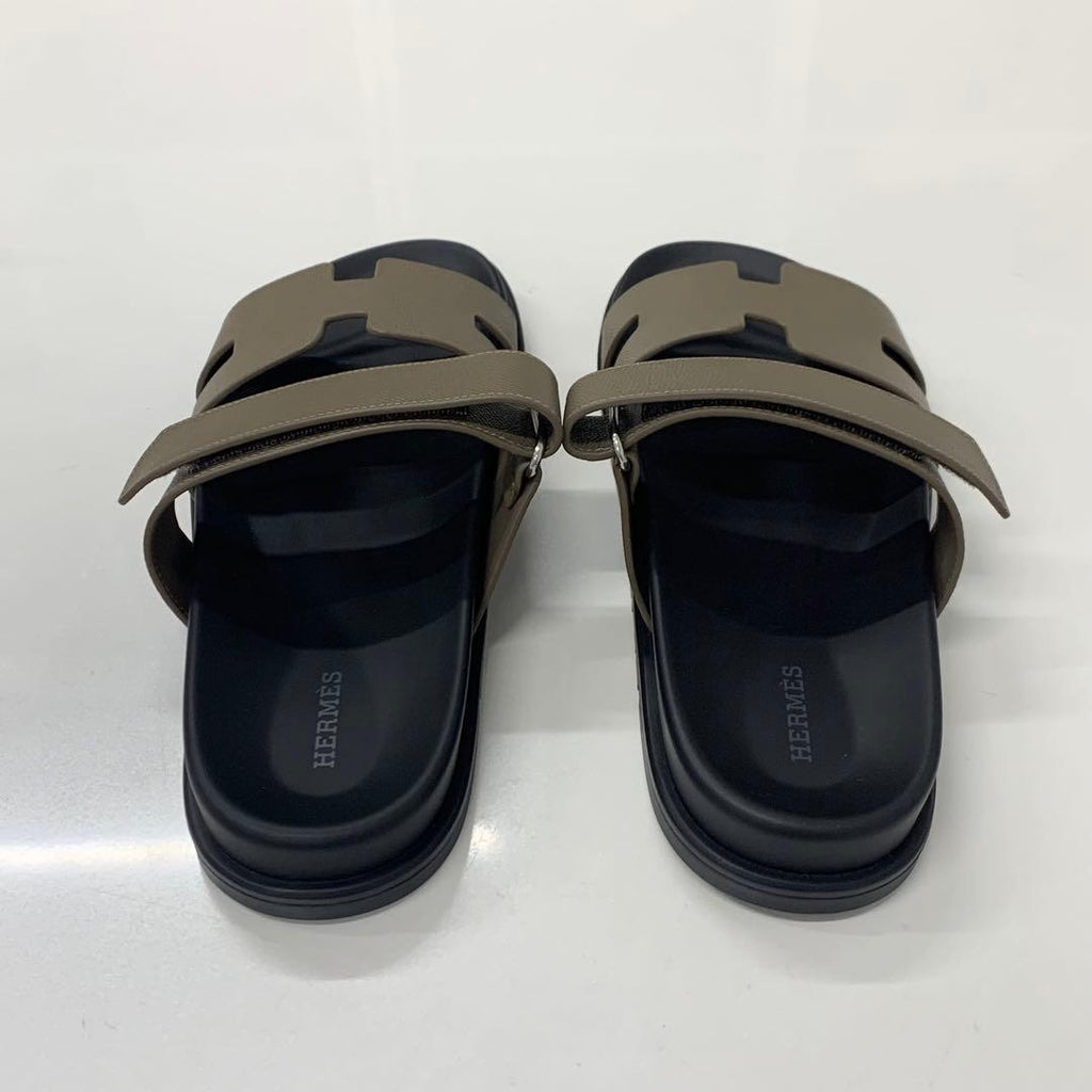 Hermes Chypre Leather Flat Sandals Grey Ge — view 5
