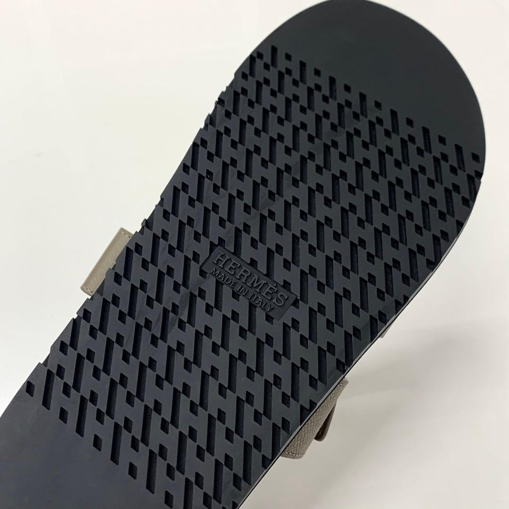 Hermes Chypre Leather Flat Sandals Grey Ge — view 8