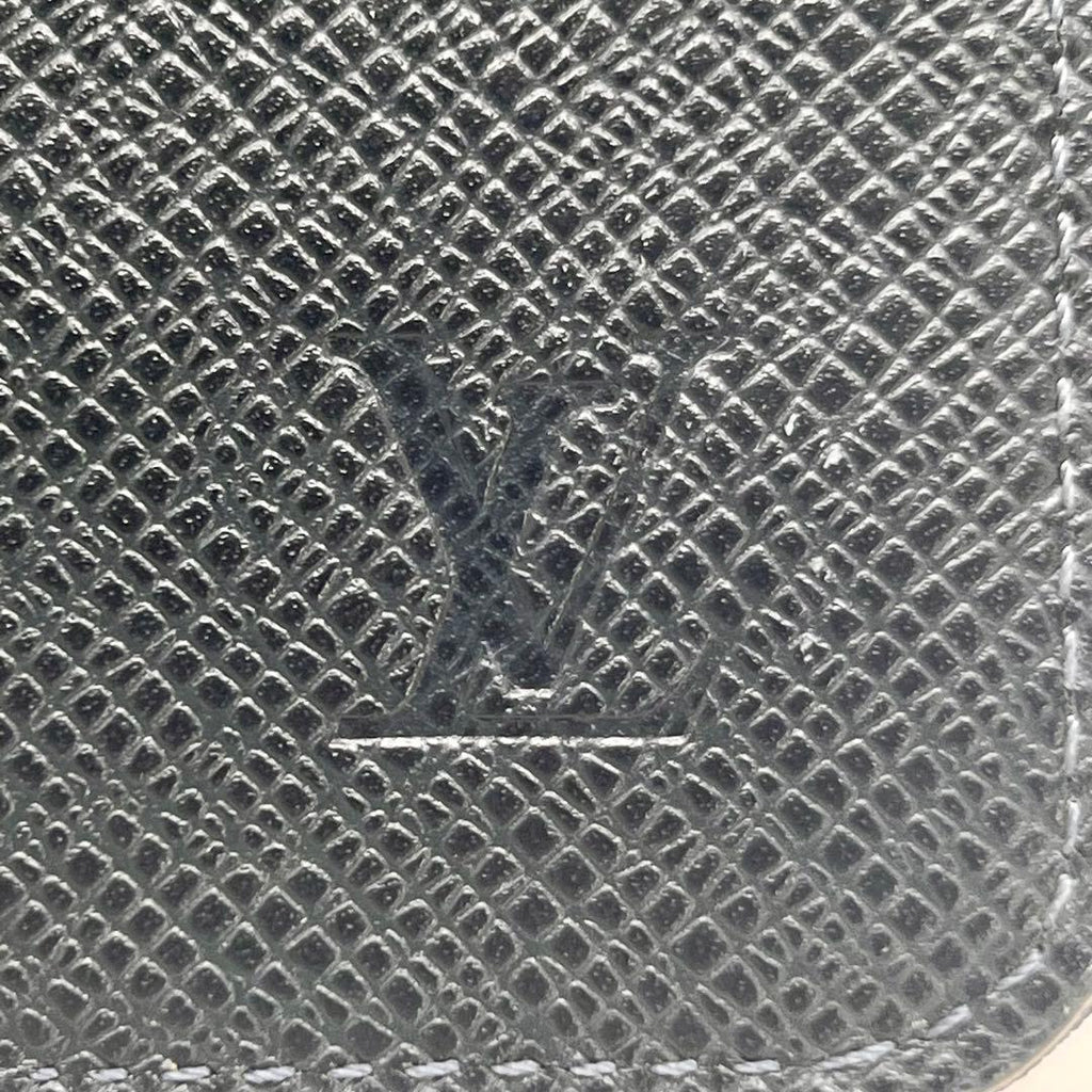 Louis Vuitton Taiga Vertical Zippy Wallet Navy — view 3