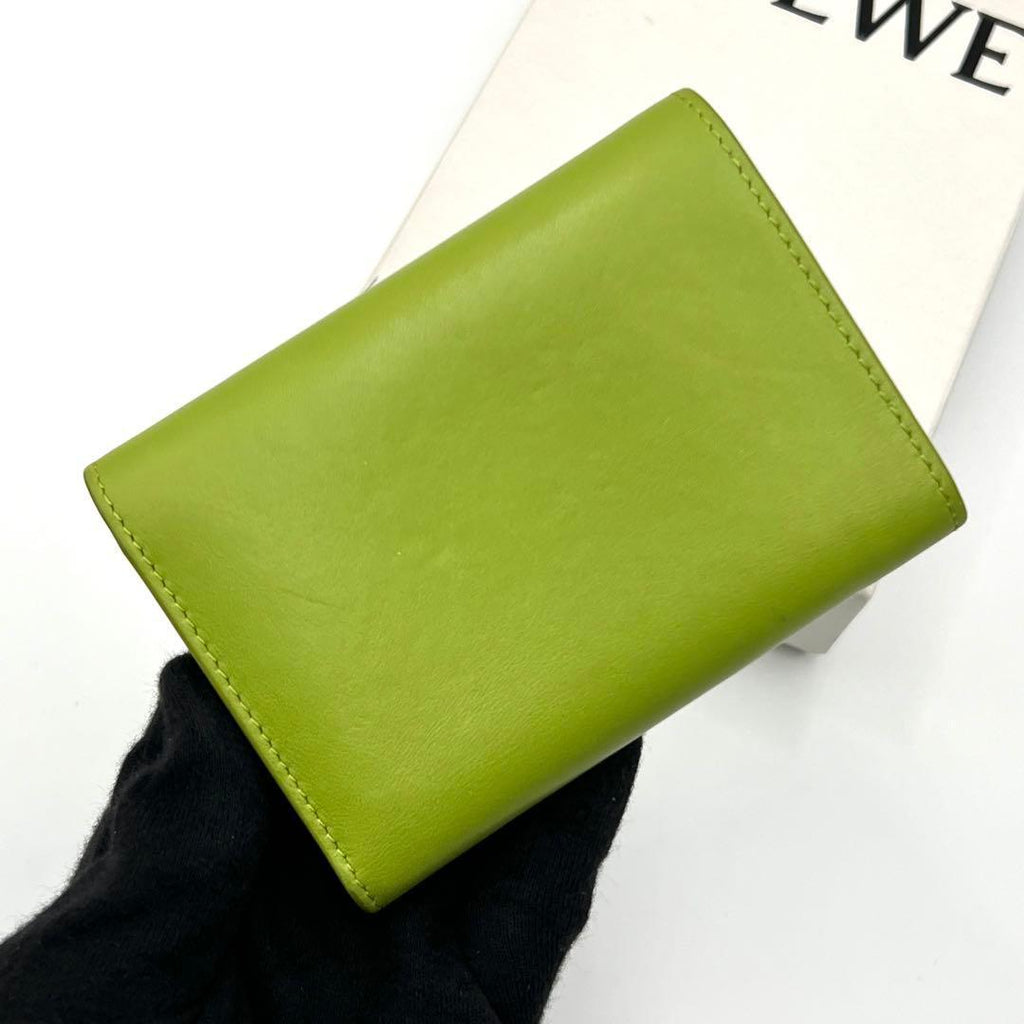 Loewe Anagram Pebble Trifold Wallet Small Gold Green — view 2