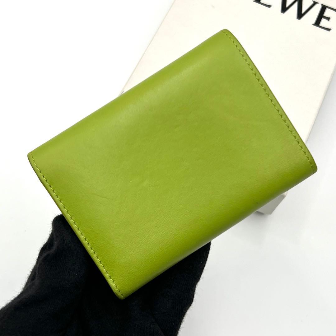 Loewe Anagram Pebble Trifold Wallet Small Gold Green — view 2