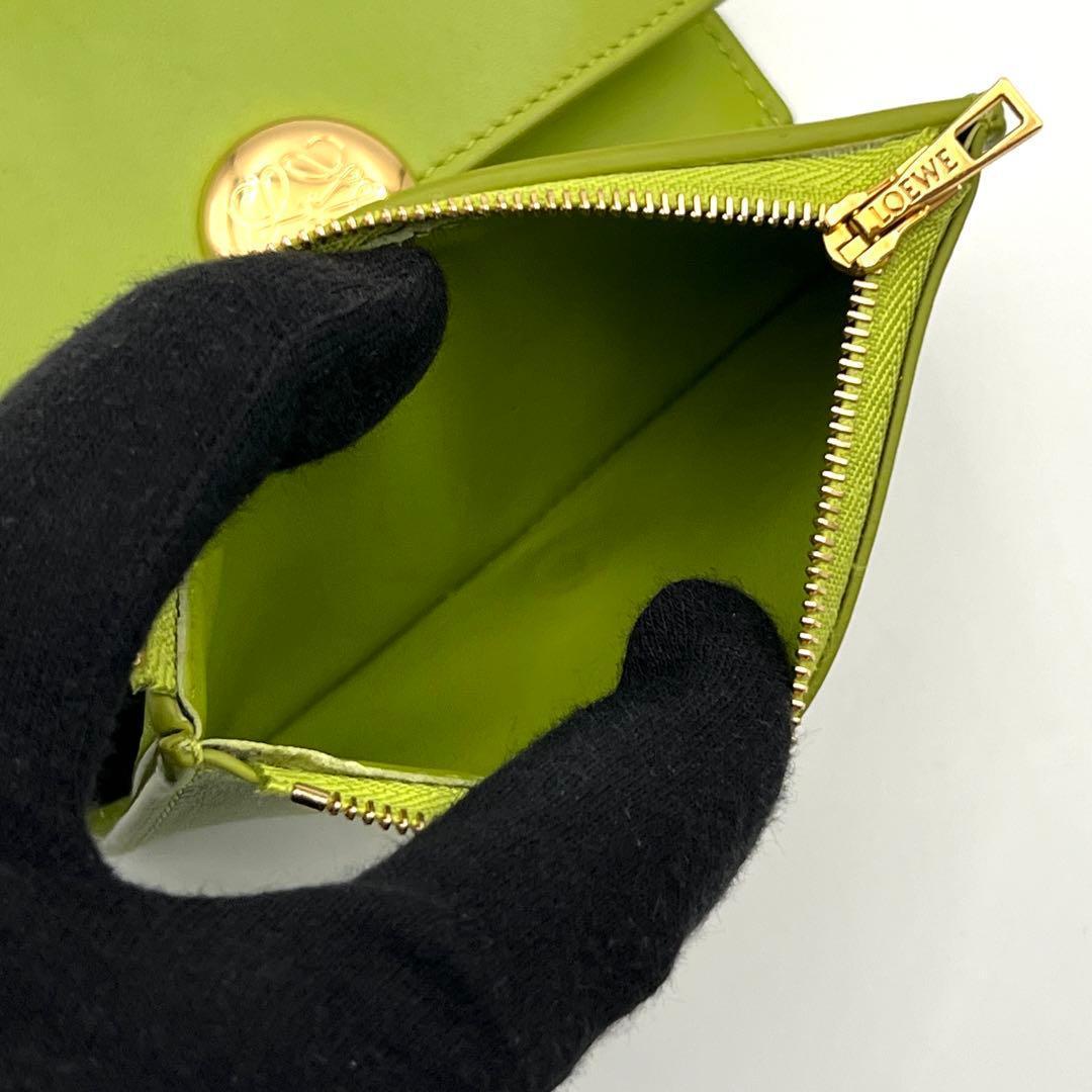 Loewe Anagram Pebble Trifold Wallet Small Gold Green — view 5